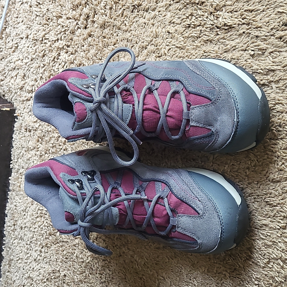 Women's size 8 Lands' End Hiking boots
